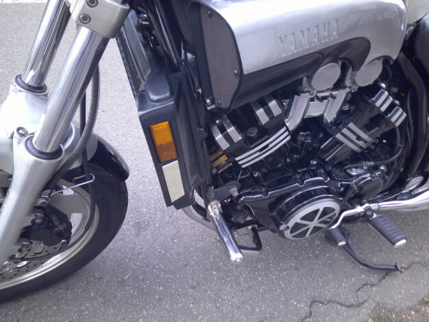 YAMAHA V-MAX1200 カナダ仕様 愛車紹介! Vmax1200 カナダ仕様 よく加速します。 YAMAHA Vmax1200